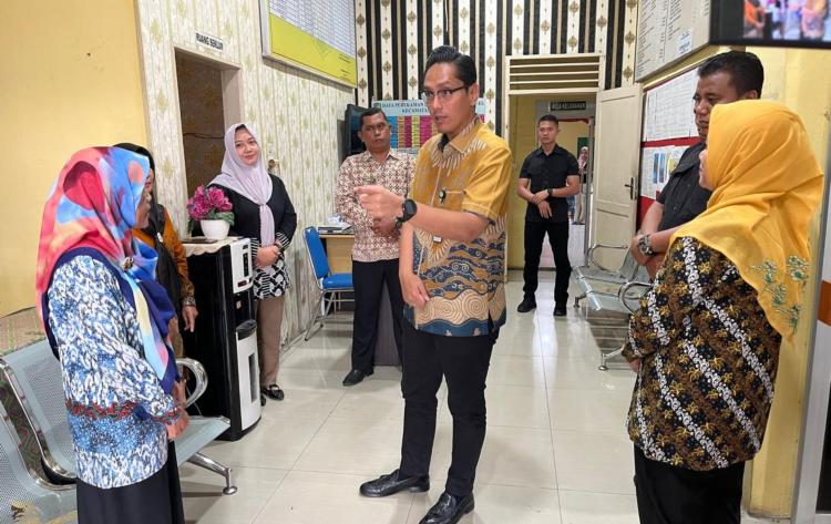 Mulai dari Pungli Hingga Malas Ngantor, Walikota Medan Pecat Lurah TSM III Medan Denai