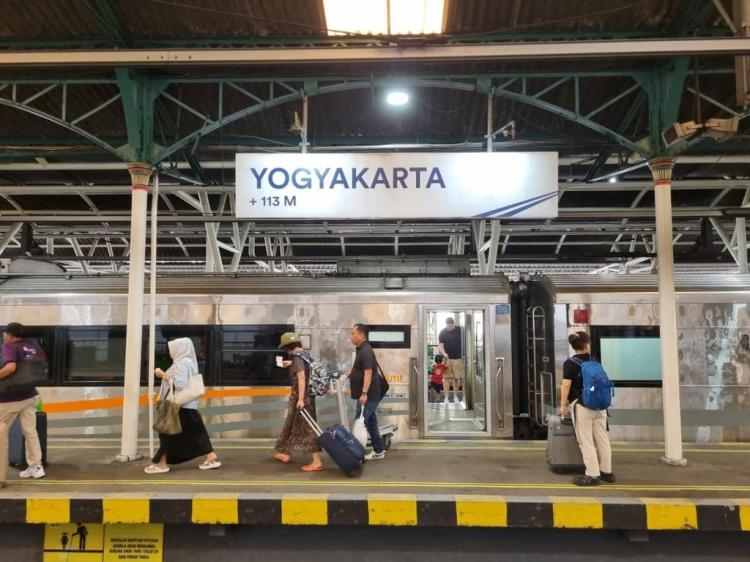 Lewat Stasiun Yogyakart Mudik dan Wisata Lancar dengan Kereta Api