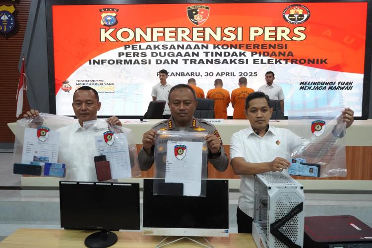 Subdit Siber Ditreskrimsus Polda Riau Borgol Empat Pria Gegara Kasus Pemalsuan Data Pribadi