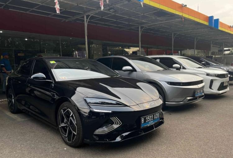 Perjalanan ke Bandara Soekarno-Hatta Kini Lebih Mudah Naik Mobil Listrik Evista