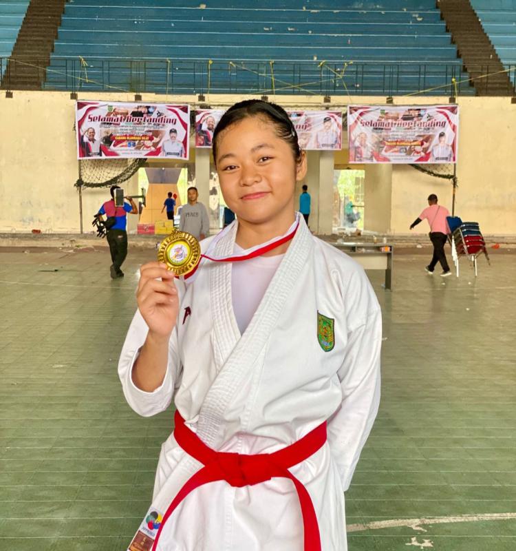 Siap Tampil di Tingkat Provinsi, Novita Veronika Raih Medali Emas Karate Seleksi O2SN Inhil