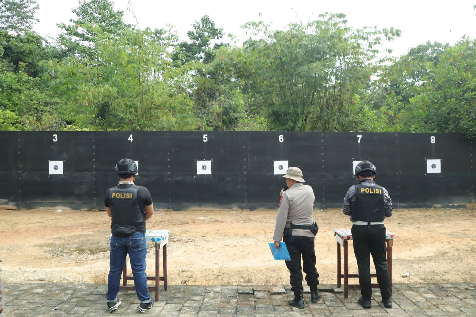 Jelang Event Menembak Kapolda Cup, Anggota Polres Inhu Asah Kemampuan