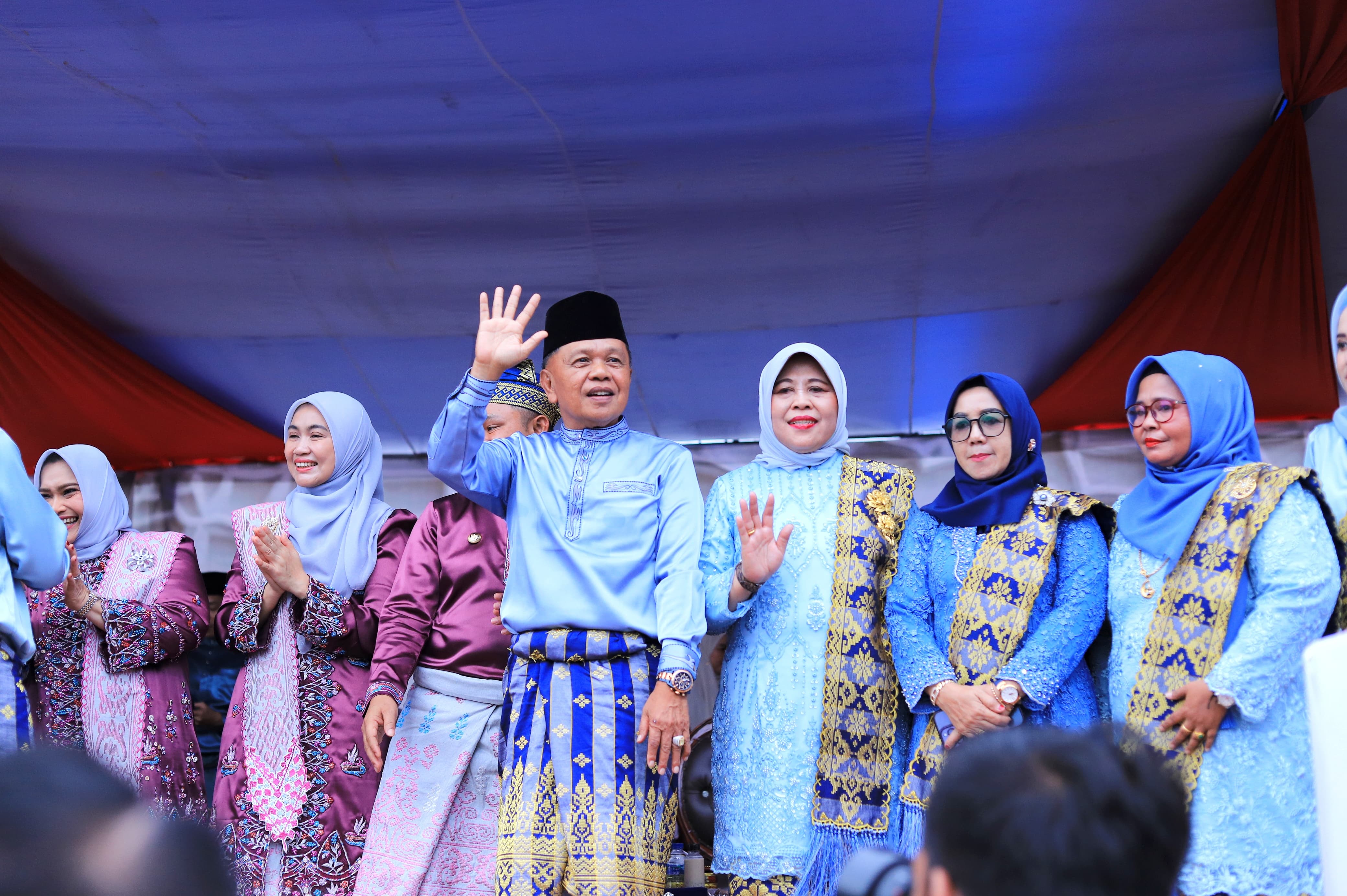 Bupati Kepulauan Meranti Ikuti Pawai Taaruf MTQ ke 43 Provinsi Riau di Bengkalis