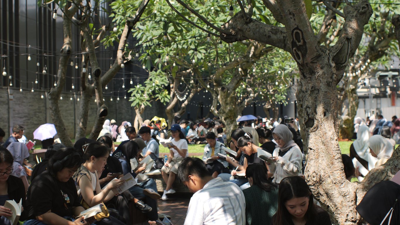 Kolaborasi ASHTA District 8 Ciptakan Ruang Sunyi Lewat Literasi