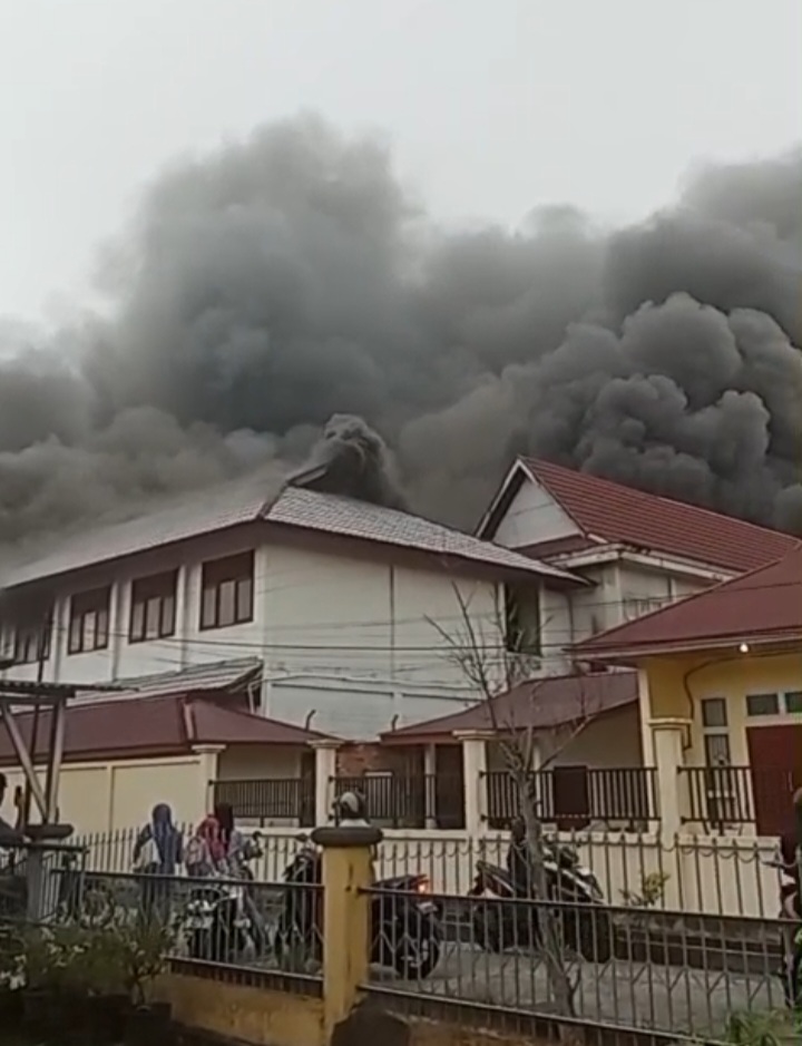 Kepulauan Meranti Membara! 'Jago Merah' Hajar Puluhan Ruang SMAN 1 Tebing Tinggi