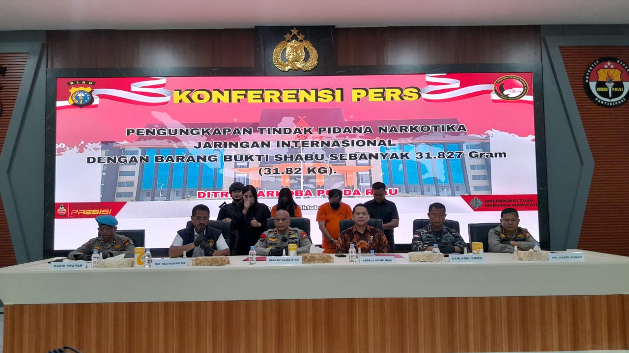 Sepasang Kekasih Diborgol di Pelabuhan Roro Dumai Selundupkan 32 Kg Sabu Demi Bayar Utang