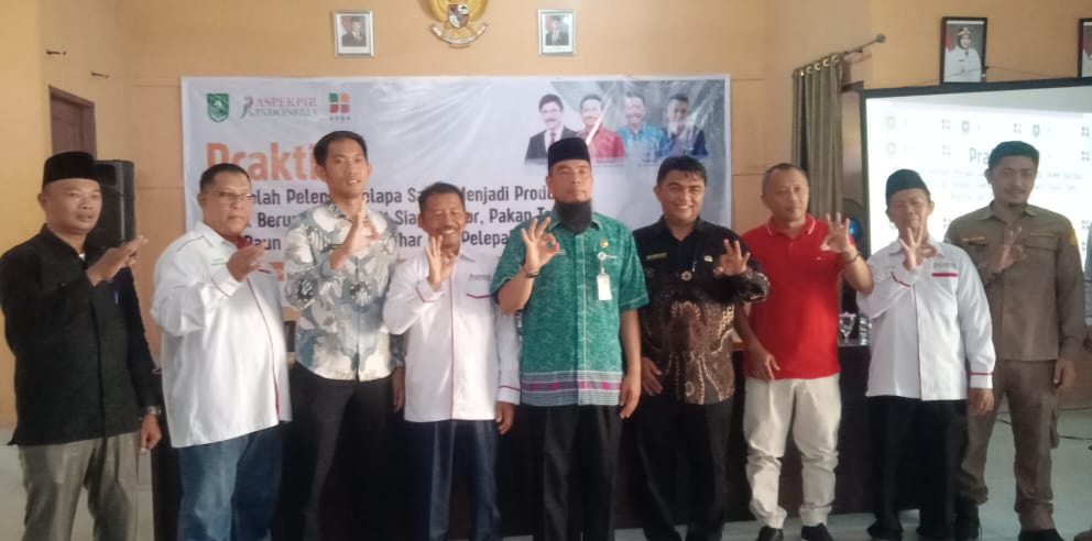 ASPEKPIR Ajari Petani Praktik Pengelolaan Pelepah Sawit Jadi Produk UKMK di Bantan