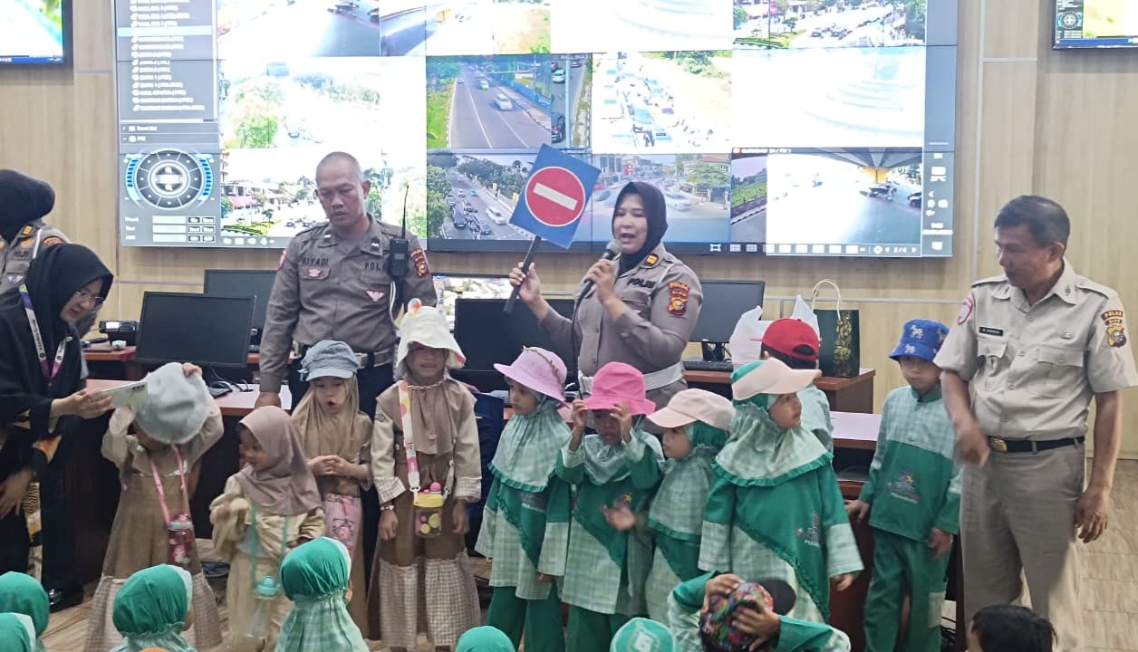 Ditlantas Polda Riau Gelar Polisi Sahabat Anak dan Green Policing di Taman Lalu Lintas