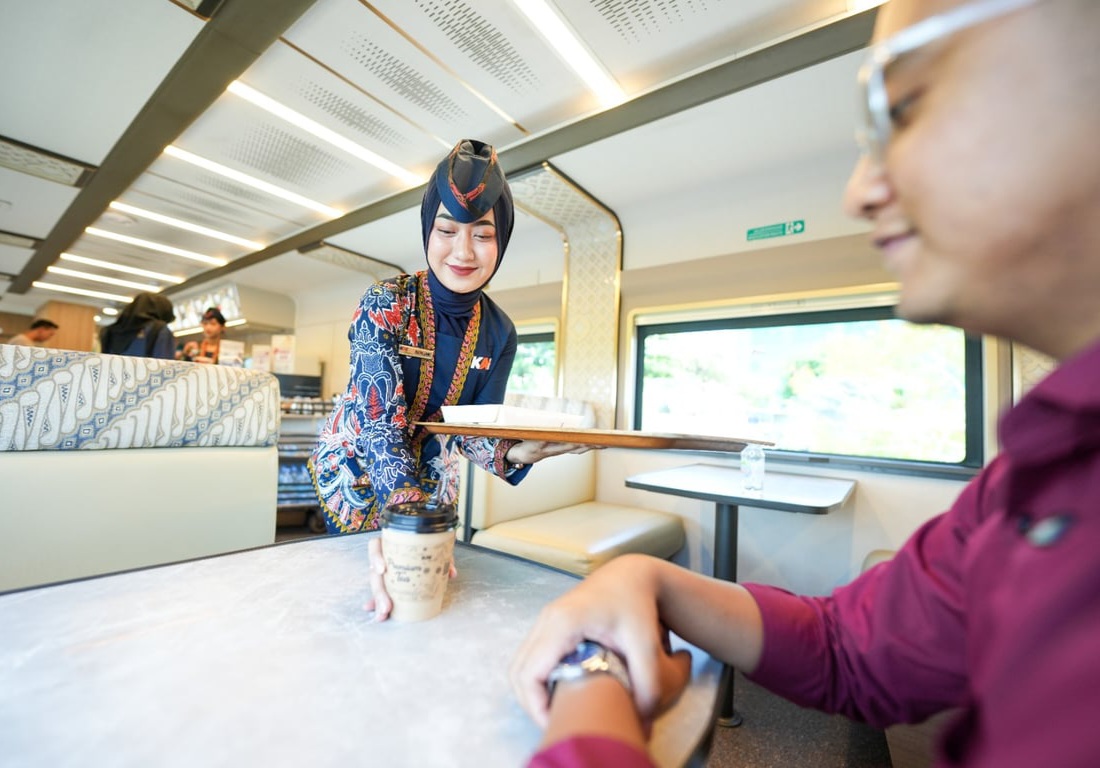 Hore! Penumpang Kereta Api Dapat Menu Takjil dari Kuliner Kereta Selama Ramadhan