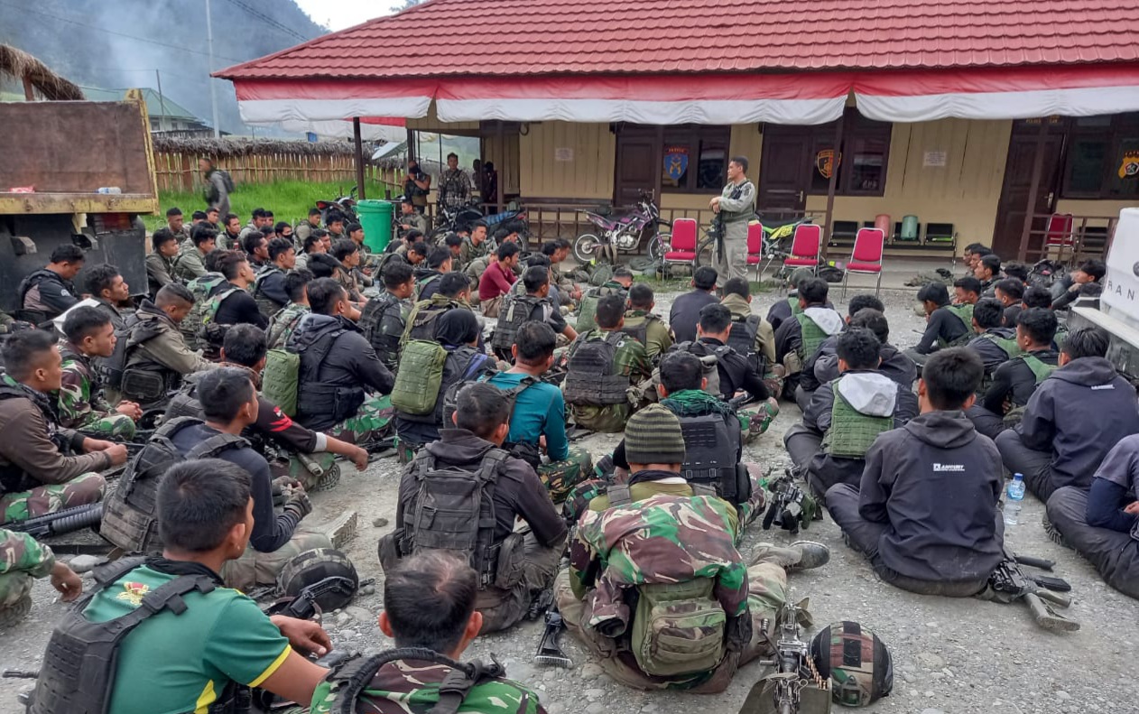 Kontak Tembak TNI-POLRI dan Kelompok Teroris Lekagak, Dua Orang KKB Tewas