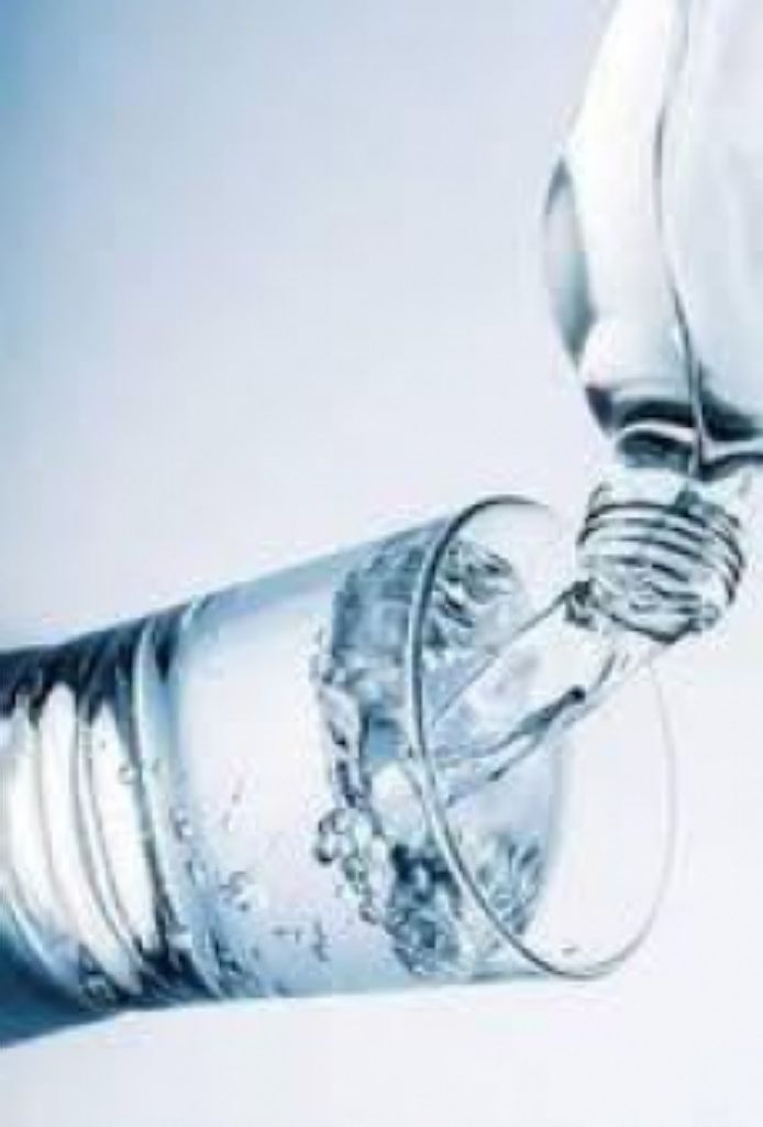 Air Mineral Botol Berpatrikel, Amankah?