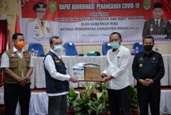 Gubernur Riau Serahkan Obat Covid-19 ke Pemkab Rohul