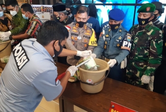 Polisi Rebus 4,1 Kg Sabu Malaysia di Karimun