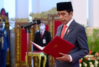 Jokowi Serahkan SK Hutan Sosial ke Petani Hutan Jambi