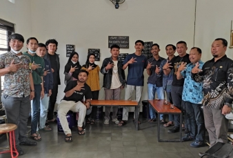 Bupati Meranti Ngopi Bareng Mahasiswa Meranti di Yogyakarta 