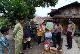 Tim Jumat Berkah Polsek Mandau Bantu Warga Desa Simpang Padang 