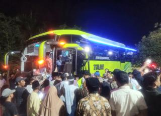 Bupati Pelalawan Berangkatkan 73 Jemaah Calon Haji Susulan Kloter 32