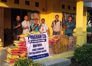 PT SAU Salurkan Ratusan Paket Sembako ke Korban Banjir di Dua Desa