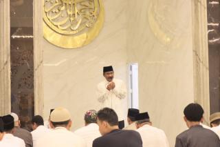 Wali Kota Binjai Shalat Tarawih Perdana di Masjid Al-Fatih