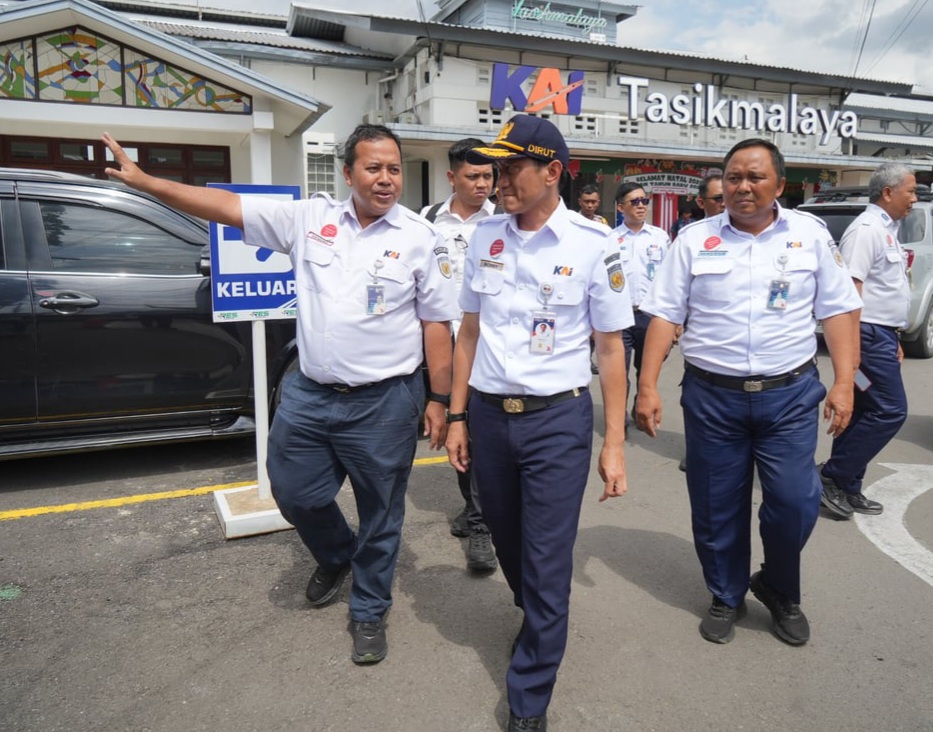 Posko Angkutan Nataru 2025-2026, Dirut PT KAI: Pastikan Pelanggan Terlayani dengan Baik