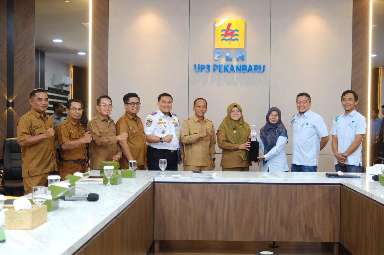 Temui PLN, Afni Ingin Semua Rumah di Siak Terang