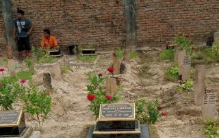 Medan Mencekam! Makam Dirusak dan Gubuk Dibakar, Warga Denai Desak Polisi Tangkap Pelaku