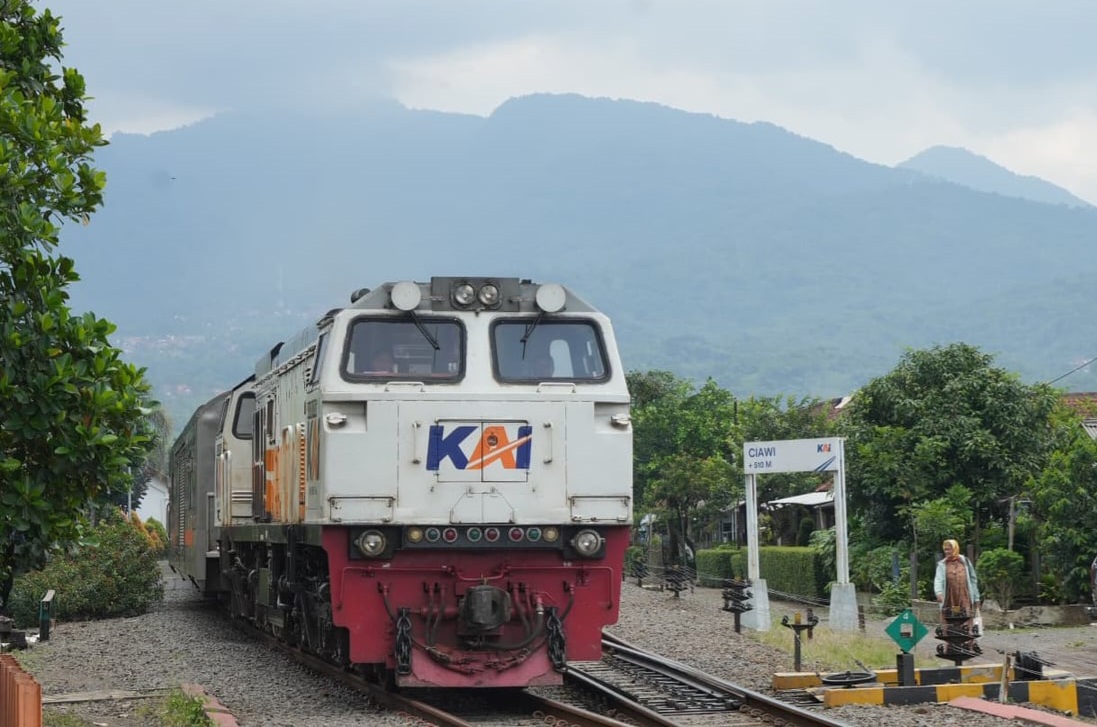 Sejumlah KA Dialihkan Lewati Wilayah Daop 2 Bandung Imbas Gangguan Perjalanan KA di Stasiun Bumiayu