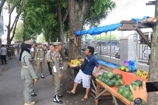 Penertiban PKL di Jalan Olahraga Binjai, Satpol PP Kembalikan Fungsi Ruang Terbuka Hijau