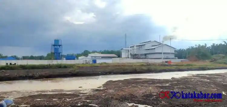 Pencemaran Sungai Bawak Terbukti, Pj Kades Terindikasi 'Main Mata' dan Humas PT SSM Blokir Wartawan