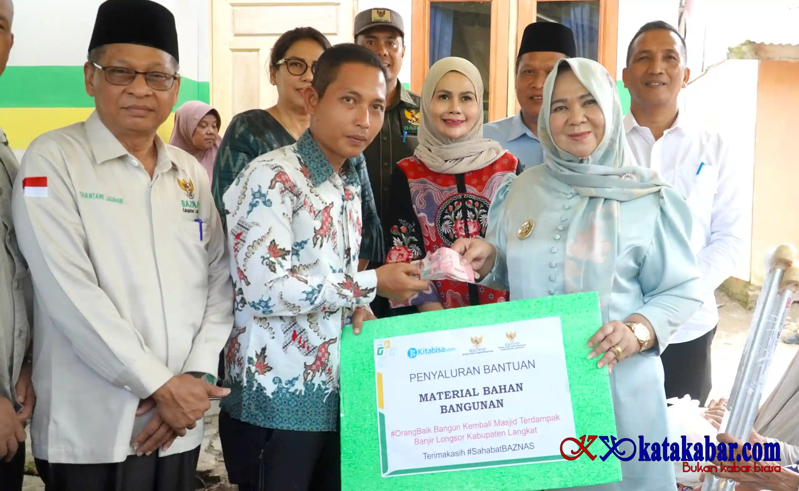 Plt Bupati Langkat Serahkan Rumah Layak Huni untuk Warga Pematang Serai