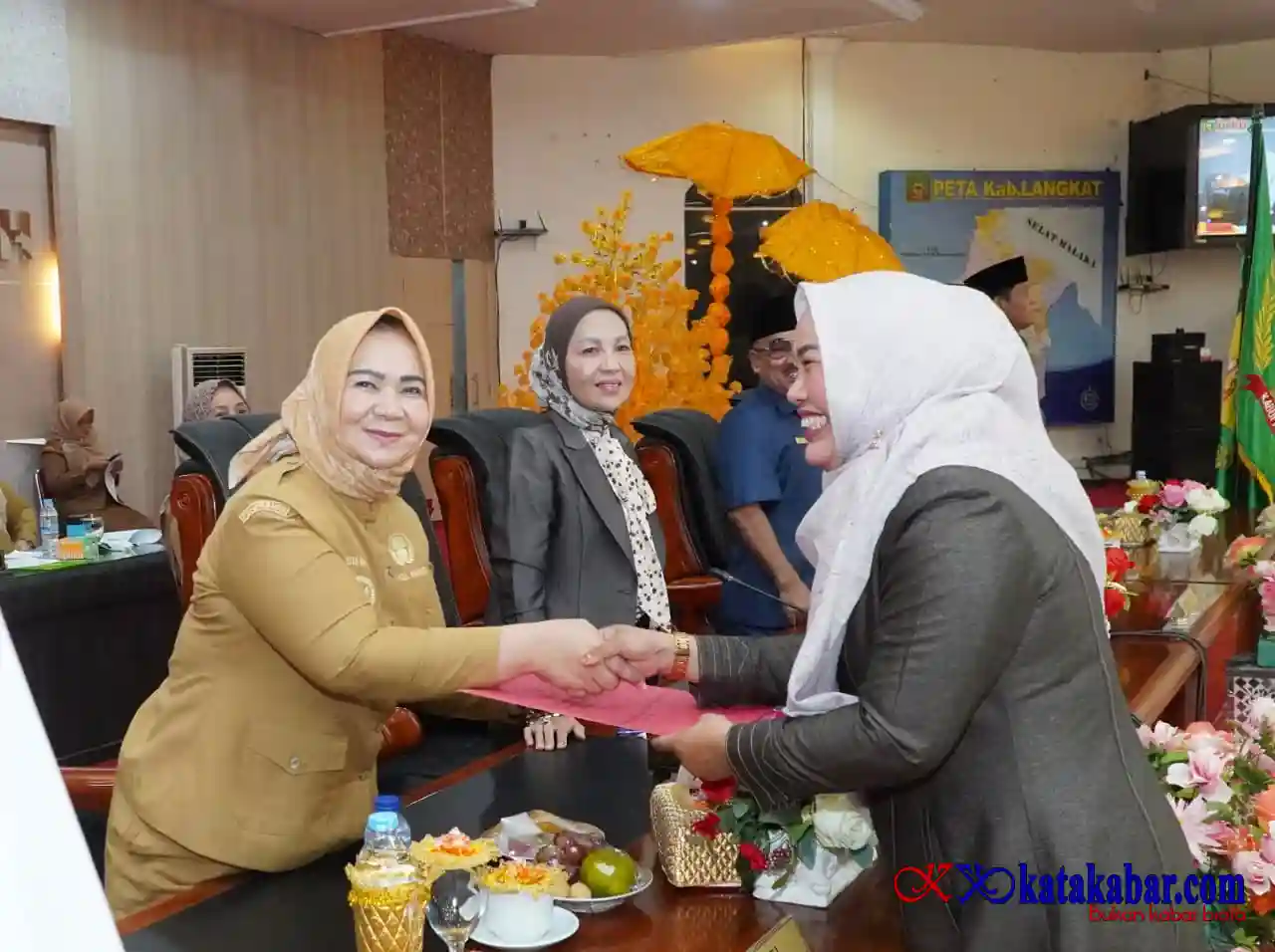 Plt Bupati Langkat Serahkan Jawaban Fraksi, Ranperda Aset Daerah Masuk Tahap Pansus