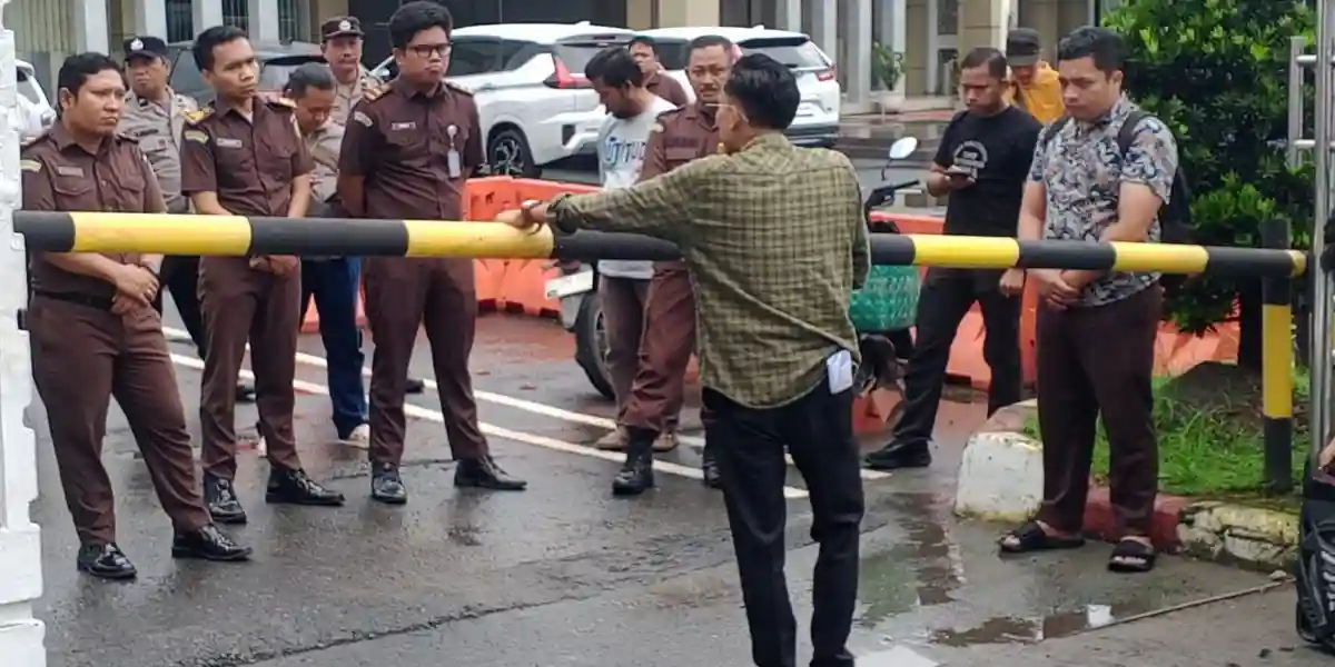 Kejaksaan Negeri Binjai Didemo Forum Pemuda Madani Sumut, Desak Usut Tuntas Pengkondisian Tender