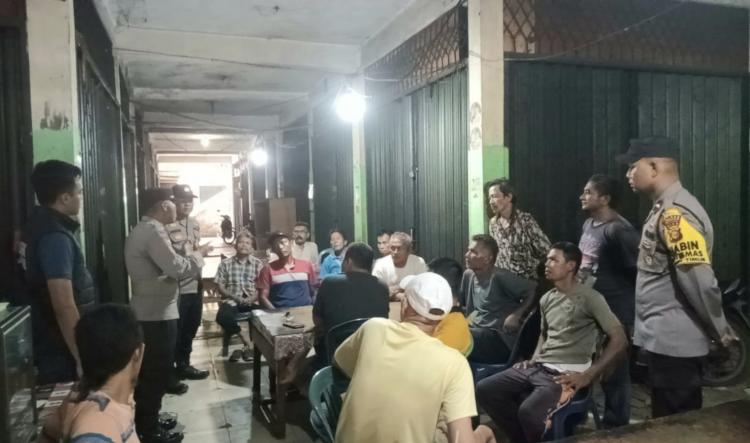 Kanit Binmas dan Bhabin Polsek Mandau Blusukan di Pasar Tradisional Mandau