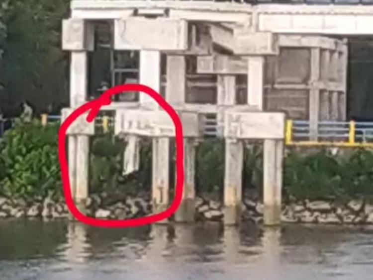 Brakk! Jembatan Kaca Siak kembali Ditabrak Kapal, Tiang Penyangga Patah, Begini Kronologinya