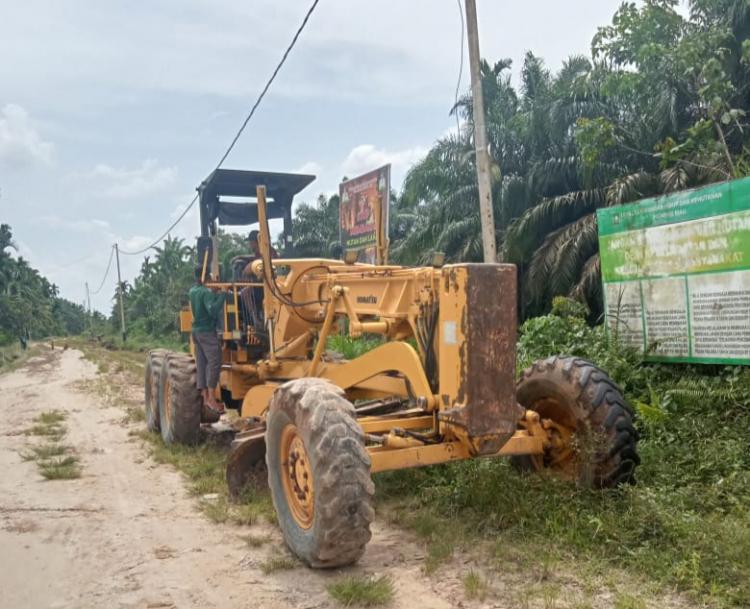 Bantuan Alat Berat Paslon 'ISO' ke Sabak Permai Berbuntut Panjang