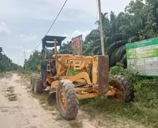 Bantuan Alat Berat Paslon 'ISO' ke Sabak Permai Berbuntut Panjang