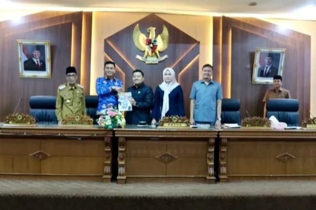 Rahmad Hasrofi Pimpin Rapat Paripurna Nota Pengantar LKPJ Bupati Batang Hari Tahun Anggaran 2024