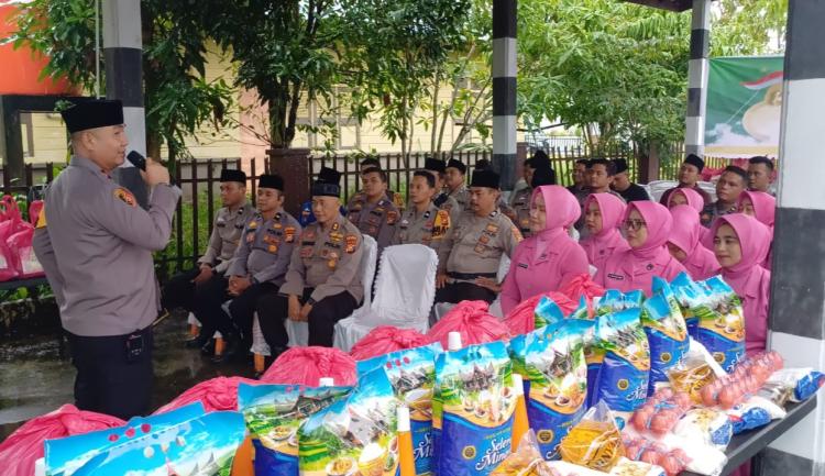 Polres Kepulauan Meranti dan Bhayangkari Baksos dan Bazar Ramadhan Polri Presisi