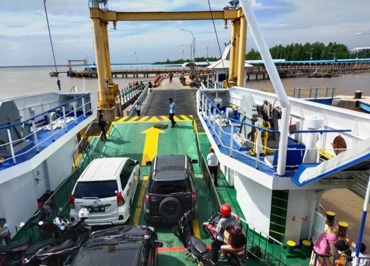 Merangkak Naik Pemesanan Tiket Arus Balik di Pelabuhan Ro-Ro Air Putih
