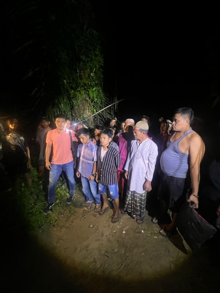 Polisi dan Warga Gerebek Lokalisasi Diduga Sebagai Tempat Peredaran Narkoba di Langkat