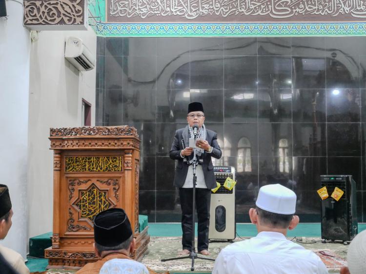 Bupati Kepulauan Meranti Salat Idul Adha 1446 H di Masjid Agung Darul Ulum