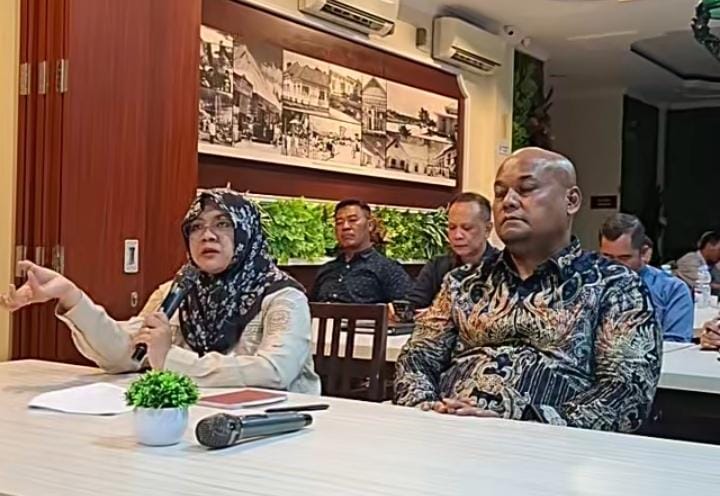 Bupati Siak Afni Turunkan Harga Gas 3 KG