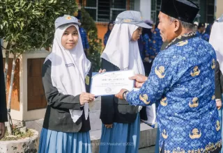 Kisah Awardee BSI Scholarship, Perjuangan Nur Ais Ubah Nasib Keluarga