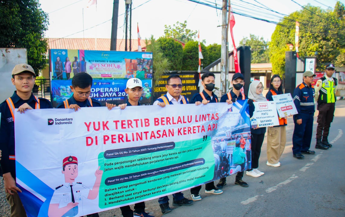 Satu Langkah Disiplin, Satu Nyawa Terselamatkan, KAI Daop 1 Seru Masyarakat Taat di Perlintasan Sebidang