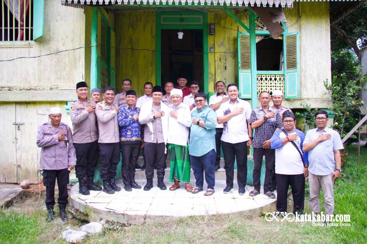 Kapolres Asahan Jalin Silaturahmi dengan Pemangku Adat dan Pimpinan Tarekat Satarriyah Silau Laut