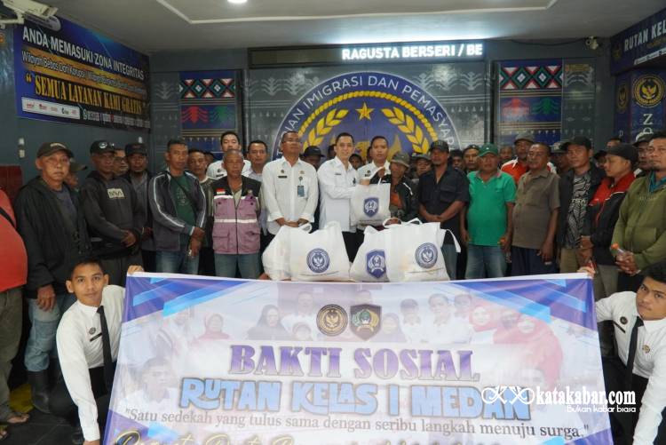 Rutan Kelas I Medan Bagikan 50 Paket Bansos untuk Tukang Becak