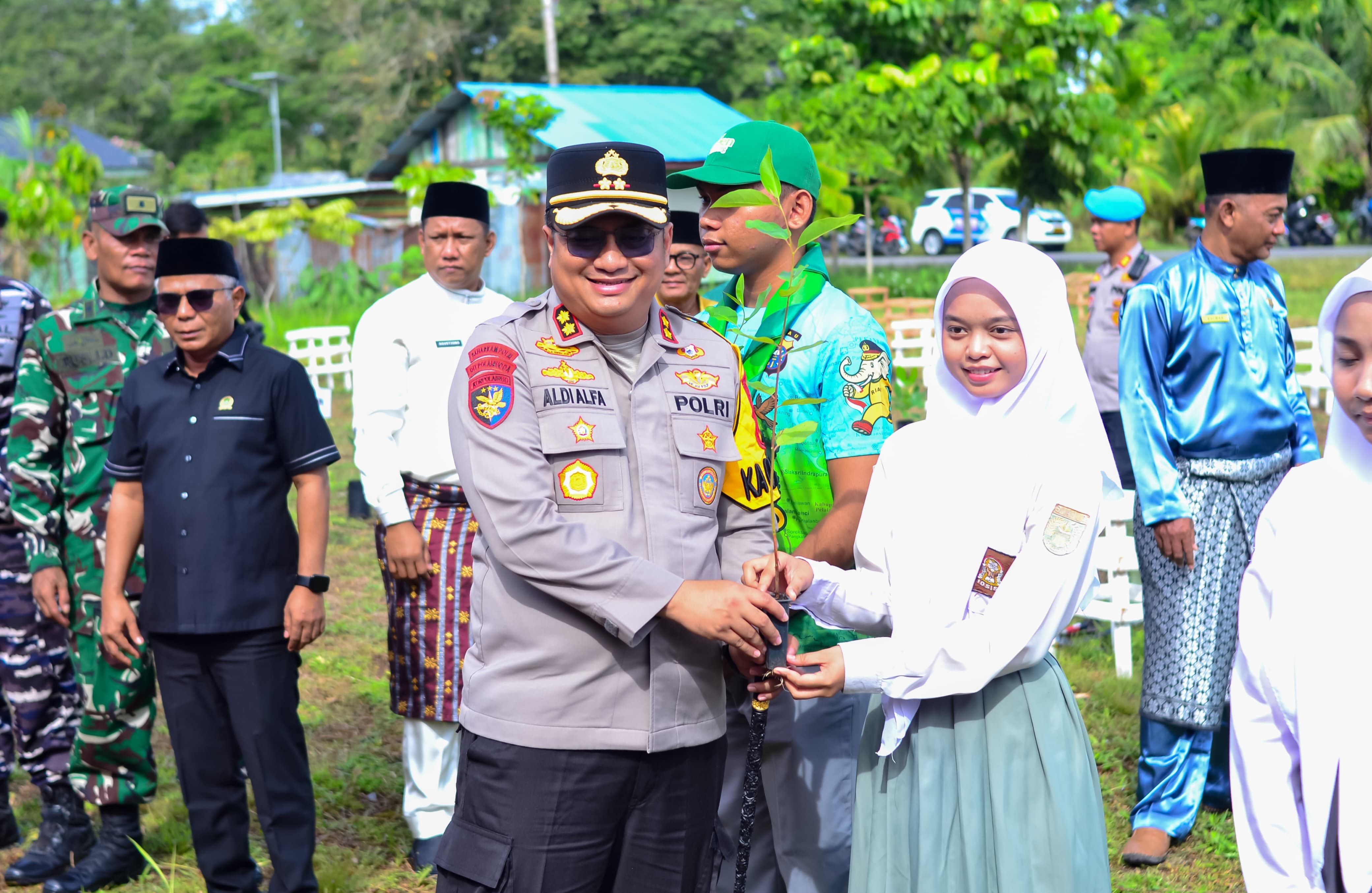 Polres Kepulauan Meranti Bersama Forkopimda Tanam Pohon Jaga Kota Sagu Tetap Lestari