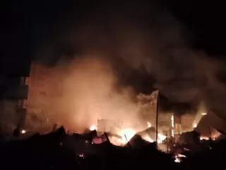 Api Hajar Tiga Rumah di Selatpanjang, Pamapta II  Polres Kepulauan Meranti Turun ke Lokasi