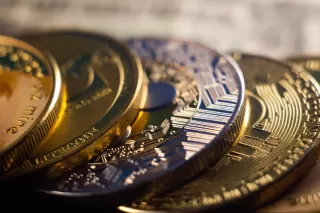 XRP Kembali Terkoreksi di Tengah Debut ETF dan Lonjakan Investor Institusi