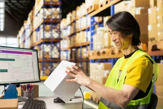 Pilih Mana? Perbandingan Kurir Terbaik Saat Kirim Paket Luar Negeri